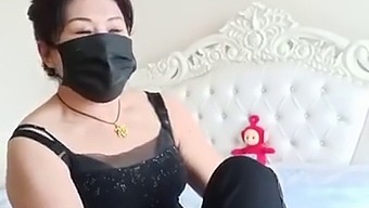Doamna Asiatică Matură Și Doritoare Caută Sex Hardcore