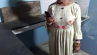 Babysitter Face O Muie Și Este Futută În Bucătărie