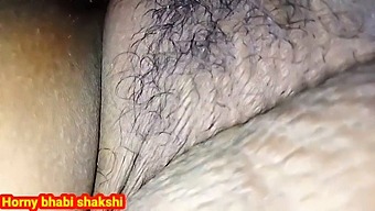 O Fată Indiană Excitată Sexual A Mers În Pădure Și S-A Angajat În Săruturi Și Relații Sexuale Cu Prietena Ei