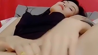 Cat Timp Ma Vei Fute Cu Picioarele Larg Desfacute?