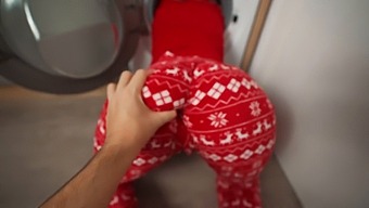 มุมมอง Pov ของแม่เลี้ยงติดอยู่ในเครื่องซักผ้าในช่วงคริสต์มาส