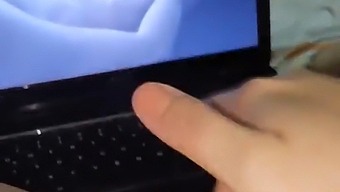 Îmi Place Să Văd Și Să Răspund La Videoclipurile Bărbaților În Timp Ce Mă Bucur, Cu Sunet Spaniol