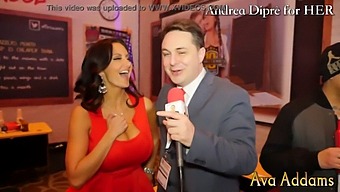 Η Ava Addams Χαϊδεύει Το Στήθος Της Για Τον Andrea Diprè Σε Ερωτικό Παιχνίδι
