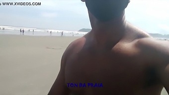 Πρωινή Βόλτα Στην Παραλία Με Τον Ton